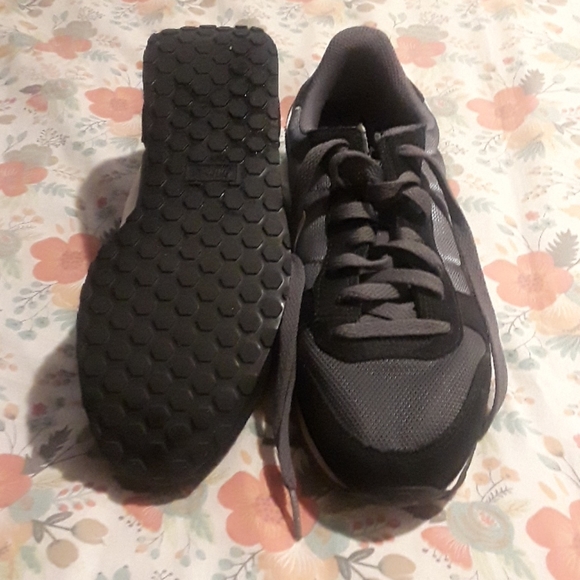 Shoes - Picture 3 of 3